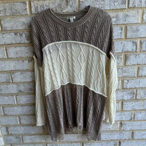 Versona Long Sleeve Cable Knit Sweater Women's Size L.